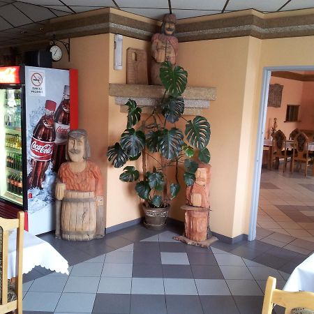 Hotel Staropolski ستشيلتسي كراجينسكي المظهر الخارجي الصورة
