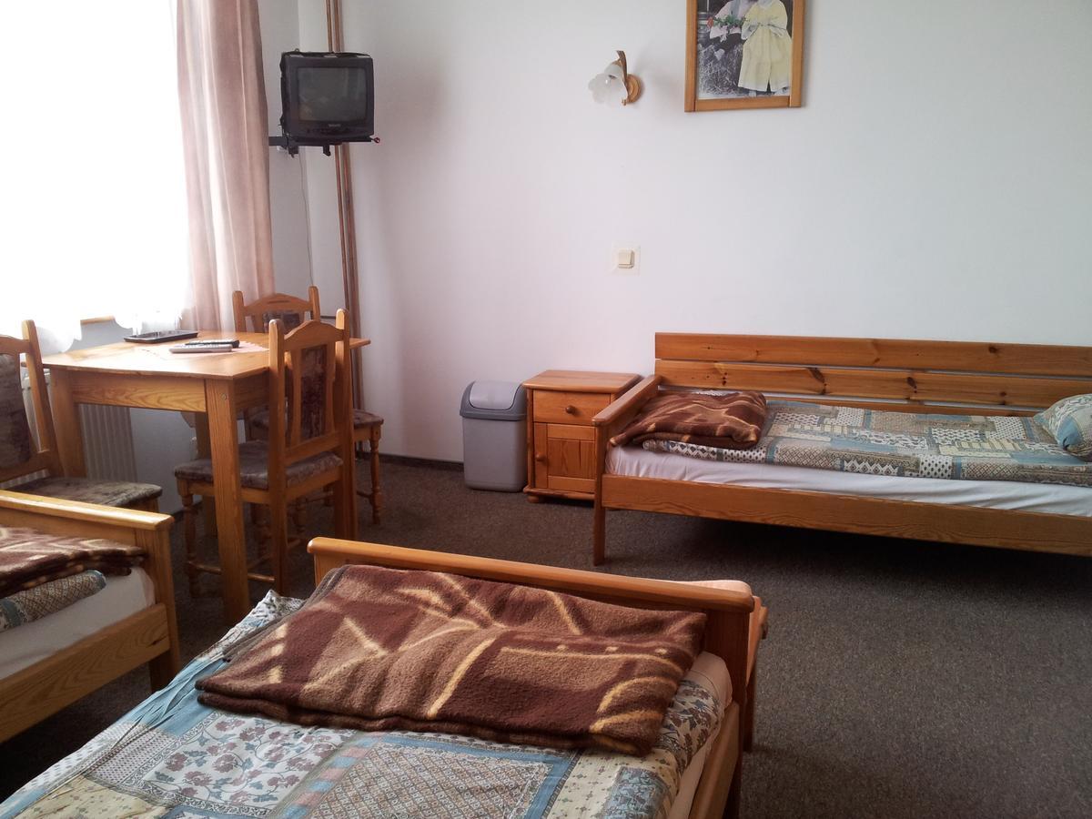 Hotel Staropolski ستشيلتسي كراجينسكي الغرفة الصورة